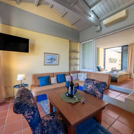 Blue Marine 1 Vip On The - Public Pool